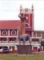 Go to big photo: Estatua de Pempeth - Kumasi - Ghana