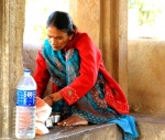 MUJER EN EL TEMPLO DE NANDI - KHAJURAHO