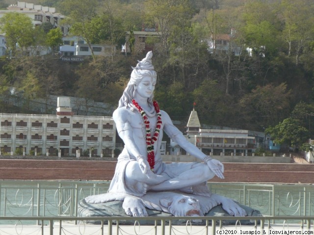 Estatua de Shiva meditando