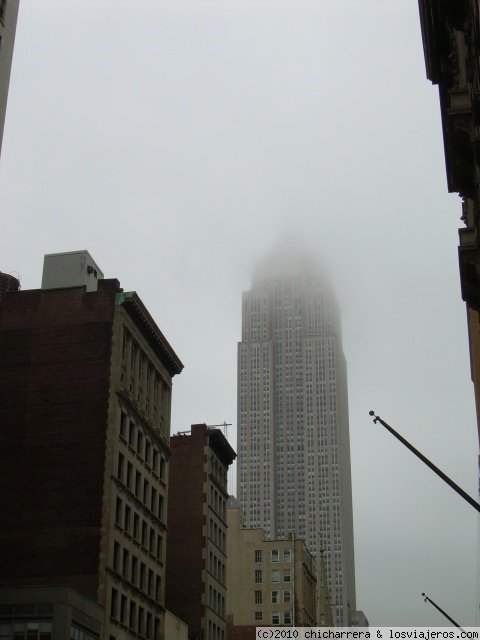 Empire State Building entre nubes