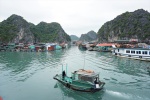 Poblado flotante en la bahía de Halong