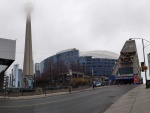 Rogers Center y CN Tower cubierta por la niebla