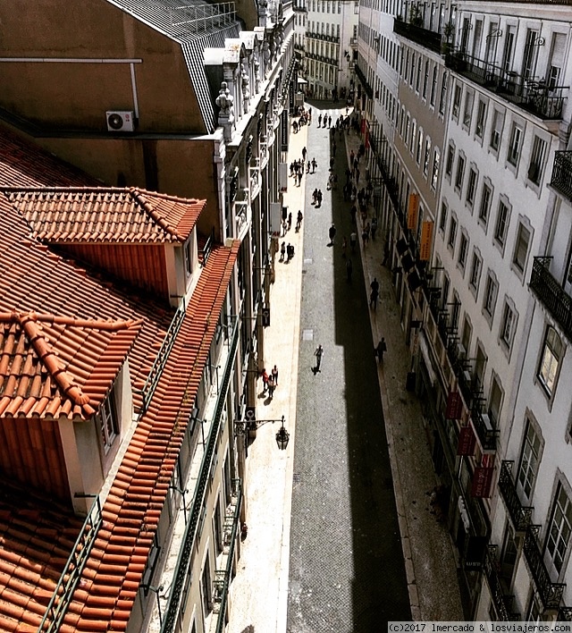 La rua do Carmo desde el elevador de Santa Justa