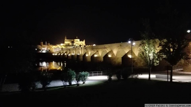 Puente romano de Córdoba de noche